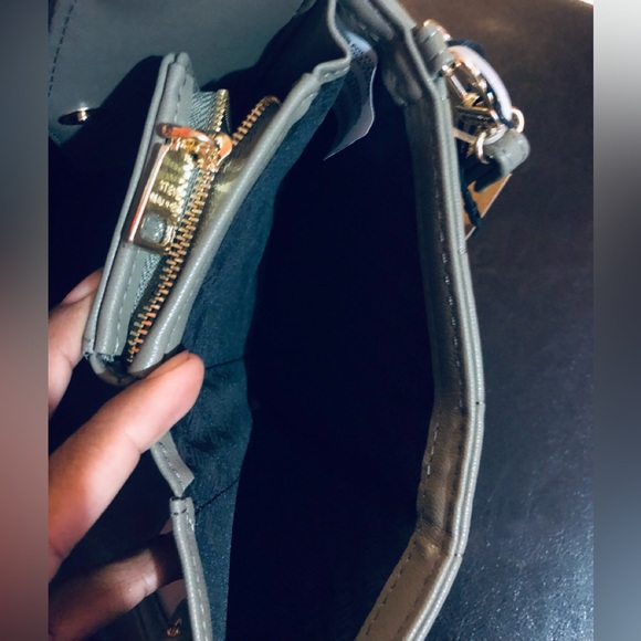 NWT STEVE MADDEN ARMY GREEN WRISTLET WALLET - Picture 5 of 8